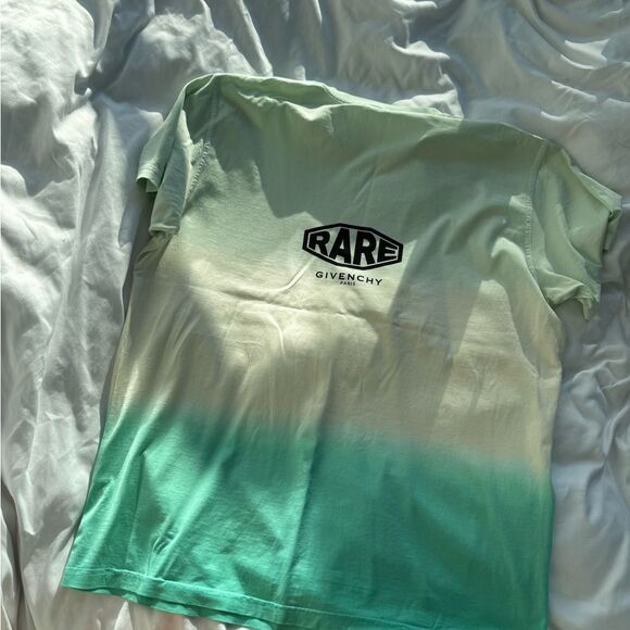 AUTHENTIC ✨ Givenchy Gradient Studio Logo T-shirt
Mint Green - Picture 4 of 9
